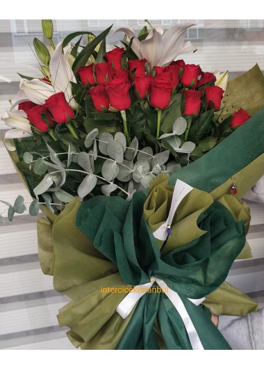 Butik Çiçekler40 (gül ve lilyum) 20 ad. gül 2 ad. lilyum